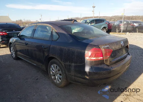 2014 Volkswagen Passat 1.8T Wolfsburg Edition z USA, uszkodzony, nr VIN 1VWAT7A34EC084632